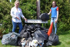 Rosin_and_Marion_Kent_-_Litter_Pick_in_Croxden